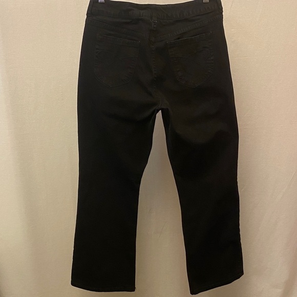 Chico’s 10 Short (1.5 Short) Platinum Mid Rise Black Boot Cut Stretch Jeans - Picture 9 of 9